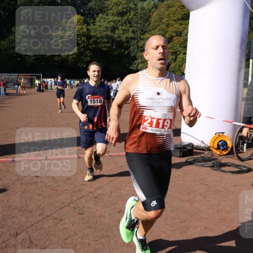27.09.2026 - 35. Volkslauf durch das schöne Alstertal Strokosch-Dieckow http://msf.ph/oto/10586009 27.09.2026 11:54:14 Ziel 1013, 1014, 1518, 2119 meine-sportfotos.de