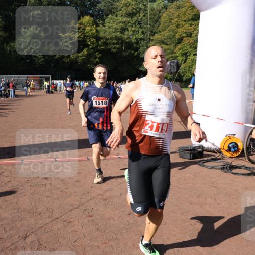 27.09.2026 - 35. Volkslauf durch das schöne Alstertal Strokosch-Dieckow http://msf.ph/oto/10586010 27.09.2026 11:54:14 Ziel 1013, 1014, 1518, 2119 meine-sportfotos.de