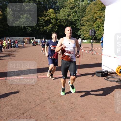 27.09.2026 - 35. Volkslauf durch das schöne Alstertal Strokosch-Dieckow http://msf.ph/oto/10586014 27.09.2026 11:54:14 Ziel 1013, 1014, 1518, 2119 meine-sportfotos.de