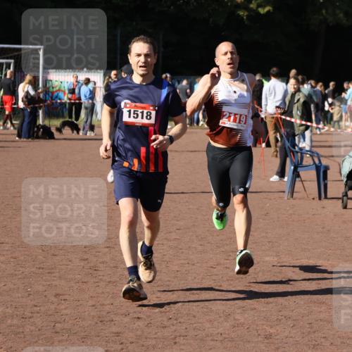 27.09.2026 - 35. Volkslauf durch das schöne Alstertal Strokosch-Dieckow http://msf.ph/oto/10586021 27.09.2026 11:54:12 Ziel 1014, 1518, 2119 meine-sportfotos.de