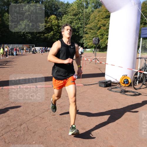 27.09.2026 - 35. Volkslauf durch das schöne Alstertal Strokosch-Dieckow http://msf.ph/oto/10586025 27.09.2026 11:54:05 Ziel 1518, 2119, 2485 meine-sportfotos.de