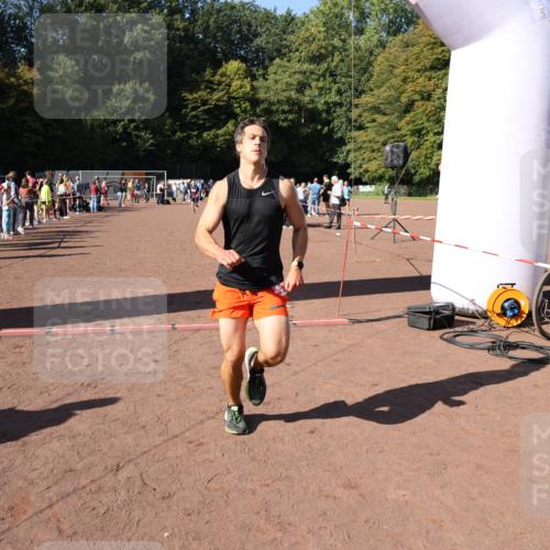 27.09.2026 - 35. Volkslauf durch das schöne Alstertal Strokosch-Dieckow http://msf.ph/oto/10586027 27.09.2026 11:54:05 Ziel 1518, 2119, 2485 meine-sportfotos.de