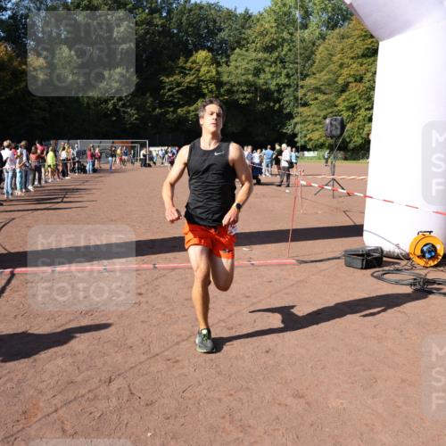 27.09.2026 - 35. Volkslauf durch das schöne Alstertal Strokosch-Dieckow http://msf.ph/oto/10586028 27.09.2026 11:54:05 Ziel 1518, 2119, 2485 meine-sportfotos.de