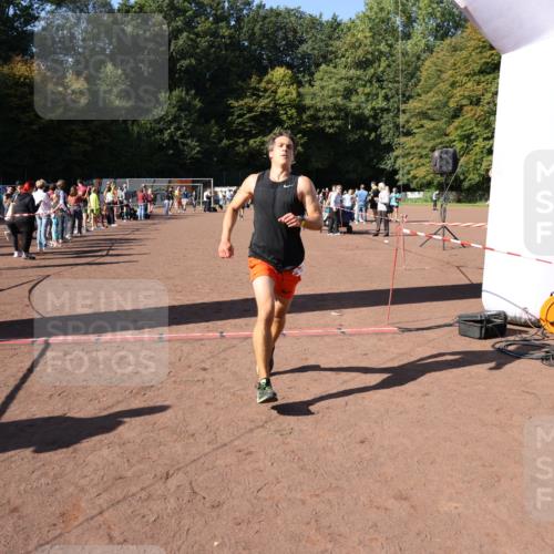 27.09.2026 - 35. Volkslauf durch das schöne Alstertal Strokosch-Dieckow http://msf.ph/oto/10586030 27.09.2026 11:54:05 Ziel 1518, 2119, 2485 meine-sportfotos.de