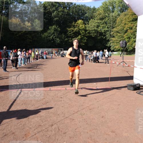 27.09.2026 - 35. Volkslauf durch das schöne Alstertal Strokosch-Dieckow http://msf.ph/oto/10586034 27.09.2026 11:54:05 Ziel 1518, 2119, 2485 meine-sportfotos.de