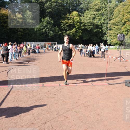 27.09.2026 - 35. Volkslauf durch das schöne Alstertal Strokosch-Dieckow http://msf.ph/oto/10586037 27.09.2026 11:54:05 Ziel 1518, 2119, 2485 meine-sportfotos.de