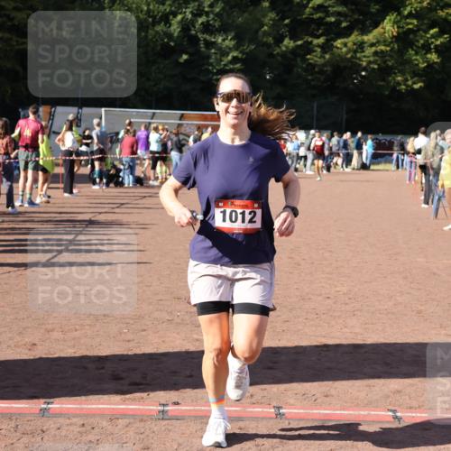 27.09.2026 - 35. Volkslauf durch das schöne Alstertal Strokosch-Dieckow http://msf.ph/oto/10586062 27.09.2026 11:53:39 Ziel 1012, 1498 meine-sportfotos.de