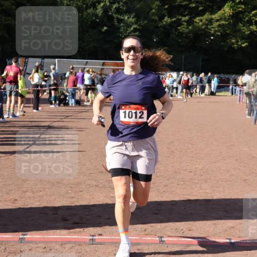 27.09.2026 - 35. Volkslauf durch das schöne Alstertal Strokosch-Dieckow http://msf.ph/oto/10586063 27.09.2026 11:53:39 Ziel 1012, 1498 meine-sportfotos.de