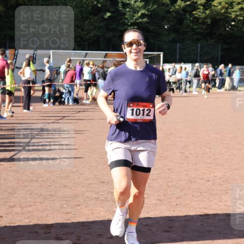 27.09.2026 - 35. Volkslauf durch das schöne Alstertal Strokosch-Dieckow http://msf.ph/oto/10586067 27.09.2026 11:53:39 Ziel 1012, 1498 meine-sportfotos.de