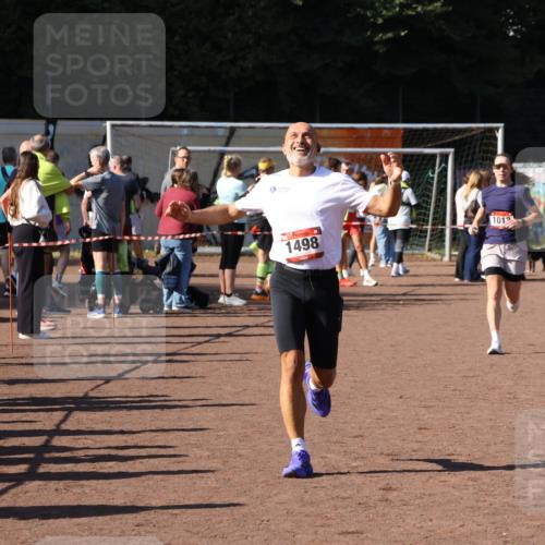 27.09.2026 - 35. Volkslauf durch das schöne Alstertal Strokosch-Dieckow http://msf.ph/oto/10586098 27.09.2026 11:53:33 Ziel 1012, 1498 meine-sportfotos.de