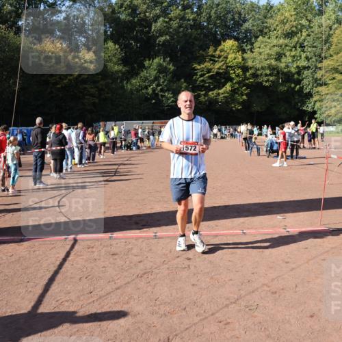 27.09.2026 - 35. Volkslauf durch das schöne Alstertal Strokosch-Dieckow http://msf.ph/oto/10586110 27.09.2026 11:53:23 Ziel 1572 meine-sportfotos.de