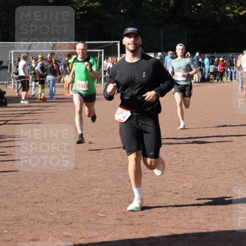 27.09.2026 - 35. Volkslauf durch das schöne Alstertal Strokosch-Dieckow http://msf.ph/oto/10586145 27.09.2026 11:52:58 Ziel 1474, 1552, 2470, 2972 meine-sportfotos.de