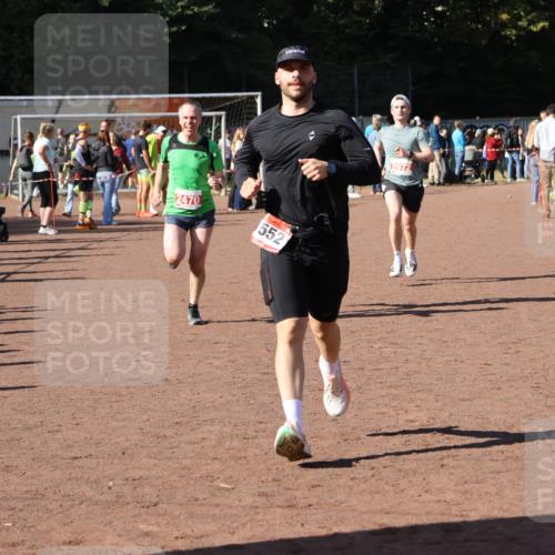 27.09.2026 - 35. Volkslauf durch das schöne Alstertal Strokosch-Dieckow http://msf.ph/oto/10586147 27.09.2026 11:52:58 Ziel 1474, 1552, 2470, 2972 meine-sportfotos.de