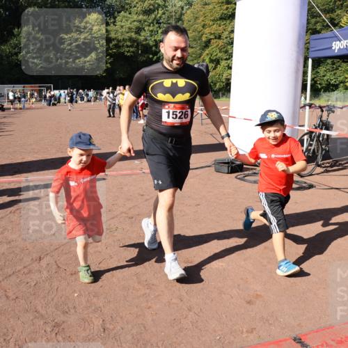27.09.2026 - 35. Volkslauf durch das schöne Alstertal Strokosch-Dieckow http://msf.ph/oto/10586148 27.09.2026 11:52:51 Ziel 1526, 1552, 2470, 3154 meine-sportfotos.de