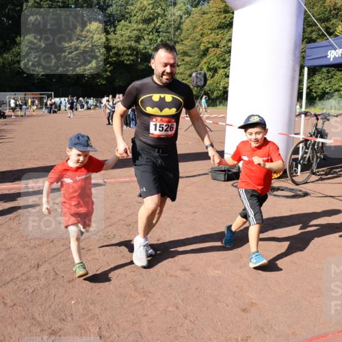 27.09.2026 - 35. Volkslauf durch das schöne Alstertal Strokosch-Dieckow http://msf.ph/oto/10586149 27.09.2026 11:52:51 Ziel 1526, 1552, 2470, 3154 meine-sportfotos.de