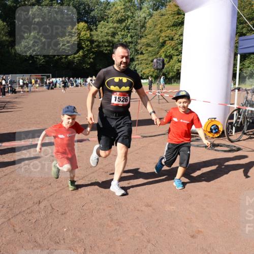 27.09.2026 - 35. Volkslauf durch das schöne Alstertal Strokosch-Dieckow http://msf.ph/oto/10586151 27.09.2026 11:52:51 Ziel 1526, 1552, 2470, 3154 meine-sportfotos.de