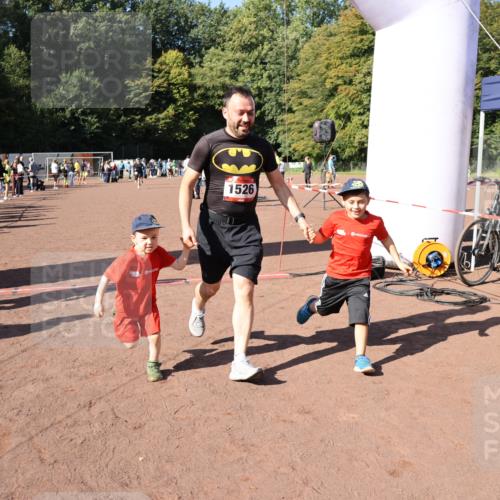 27.09.2026 - 35. Volkslauf durch das schöne Alstertal Strokosch-Dieckow http://msf.ph/oto/10586152 27.09.2026 11:52:51 Ziel 1526, 1552, 2470, 3154 meine-sportfotos.de