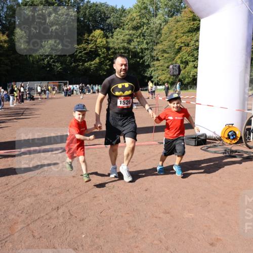27.09.2026 - 35. Volkslauf durch das schöne Alstertal Strokosch-Dieckow http://msf.ph/oto/10586154 27.09.2026 11:52:51 Ziel 1526, 1552, 2470, 3154 meine-sportfotos.de