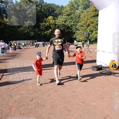 27.09.2026 - 35. Volkslauf durch das schöne Alstertal Strokosch-Dieckow http://msf.ph/oto/10586157 27.09.2026 11:52:51 Ziel 1526, 1552, 2470, 3154 meine-sportfotos.de