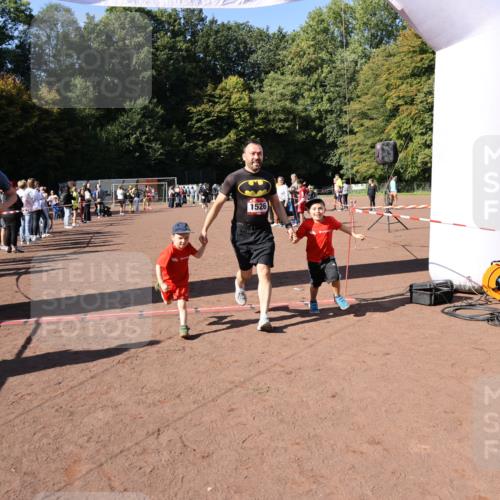 27.09.2026 - 35. Volkslauf durch das schöne Alstertal Strokosch-Dieckow http://msf.ph/oto/10586162 27.09.2026 11:52:50 Ziel 1526, 1552, 3154 meine-sportfotos.de