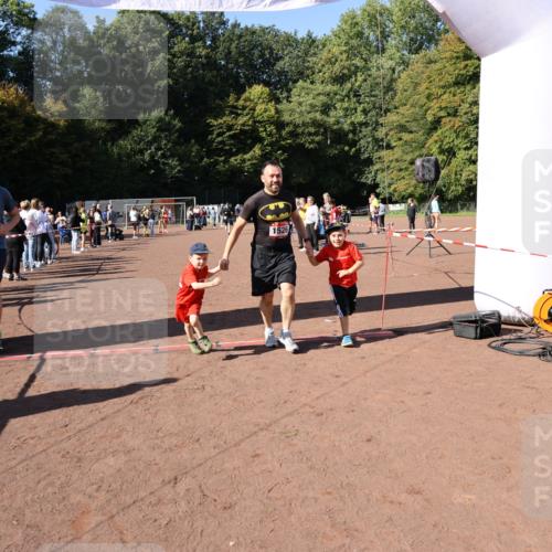 27.09.2026 - 35. Volkslauf durch das schöne Alstertal Strokosch-Dieckow http://msf.ph/oto/10586164 27.09.2026 11:52:50 Ziel 1526, 1552, 3154 meine-sportfotos.de