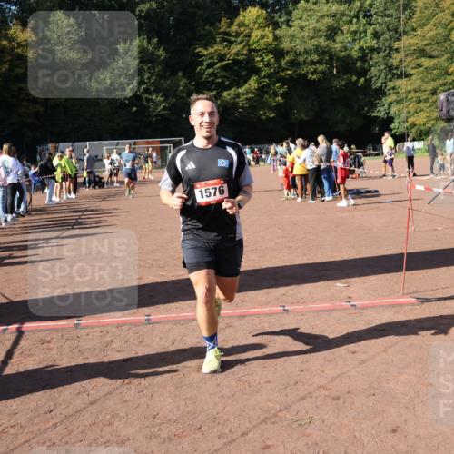 27.09.2026 - 35. Volkslauf durch das schöne Alstertal Strokosch-Dieckow http://msf.ph/oto/10586173 27.09.2026 11:52:42 Ziel 1021, 1526, 1576, 3030, 3154 meine-sportfotos.de