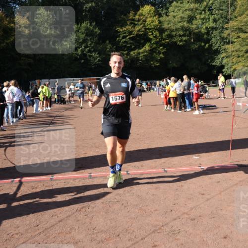 27.09.2026 - 35. Volkslauf durch das schöne Alstertal Strokosch-Dieckow http://msf.ph/oto/10586176 27.09.2026 11:52:42 Ziel 1021, 1526, 1576, 3030, 3154 meine-sportfotos.de