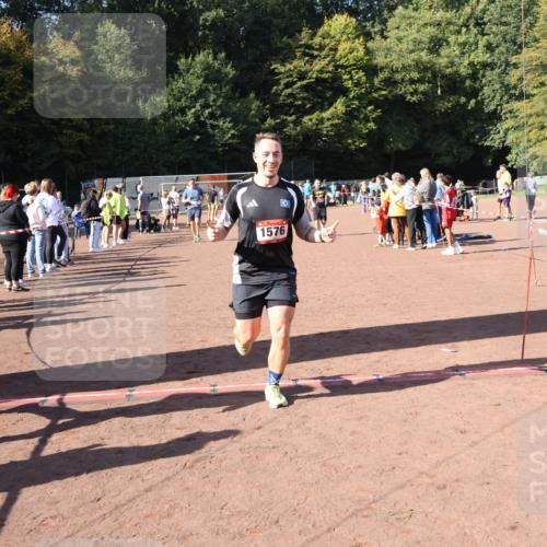 27.09.2026 - 35. Volkslauf durch das schöne Alstertal Strokosch-Dieckow http://msf.ph/oto/10586178 27.09.2026 11:52:42 Ziel 1021, 1526, 1576, 3030, 3154 meine-sportfotos.de
