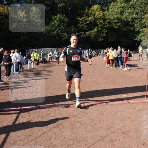 27.09.2026 - 35. Volkslauf durch das schöne Alstertal Strokosch-Dieckow http://msf.ph/oto/10586180 27.09.2026 11:52:42 Ziel 1021, 1526, 1576, 3030, 3154 meine-sportfotos.de