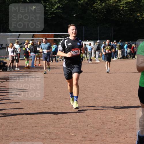 27.09.2026 - 35. Volkslauf durch das schöne Alstertal Strokosch-Dieckow http://msf.ph/oto/10586187 27.09.2026 11:52:40 Ziel 1021, 1576, 3030 meine-sportfotos.de