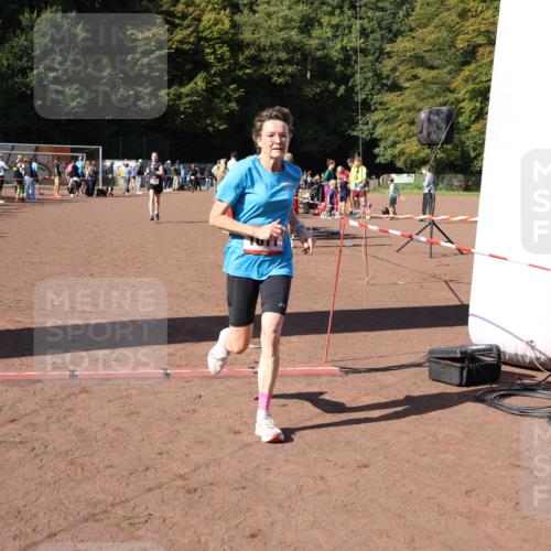 27.09.2026 - 35. Volkslauf durch das schöne Alstertal Strokosch-Dieckow http://msf.ph/oto/10586214 27.09.2026 11:52:22 Ziel 1008, 1011 meine-sportfotos.de