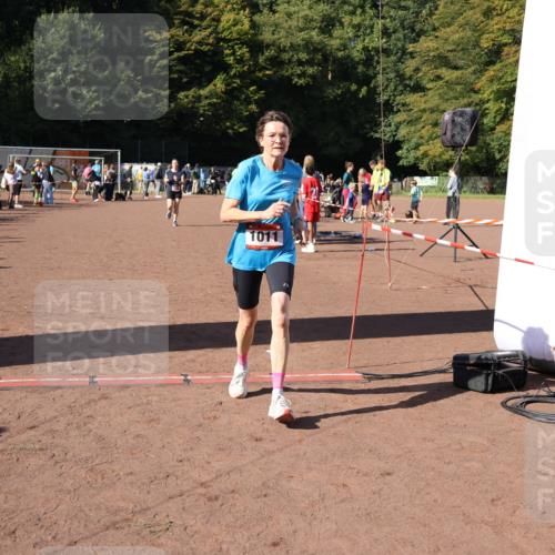 27.09.2026 - 35. Volkslauf durch das schöne Alstertal Strokosch-Dieckow http://msf.ph/oto/10586216 27.09.2026 11:52:22 Ziel 1008, 1011 meine-sportfotos.de