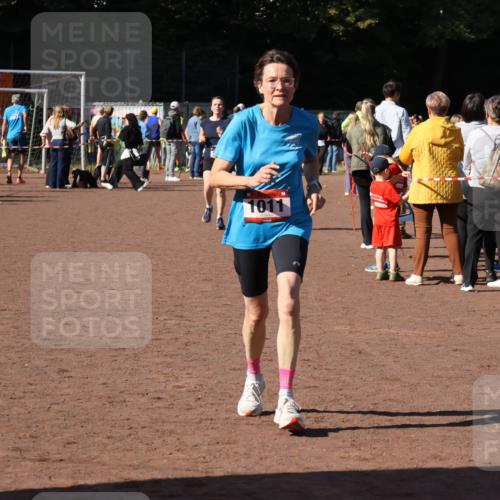 27.09.2026 - 35. Volkslauf durch das schöne Alstertal Strokosch-Dieckow http://msf.ph/oto/10586218 27.09.2026 11:52:20 Ziel 1008, 1011 meine-sportfotos.de