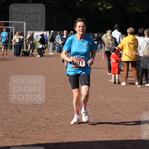 27.09.2026 - 35. Volkslauf durch das schöne Alstertal Strokosch-Dieckow http://msf.ph/oto/10586219 27.09.2026 11:52:20 Ziel 1008, 1011 meine-sportfotos.de