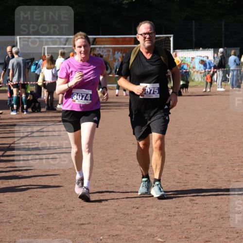 27.09.2026 - 35. Volkslauf durch das schöne Alstertal Strokosch-Dieckow http://msf.ph/oto/10586229 27.09.2026 11:51:53 Ziel 1527, 3074, 3075 meine-sportfotos.de
