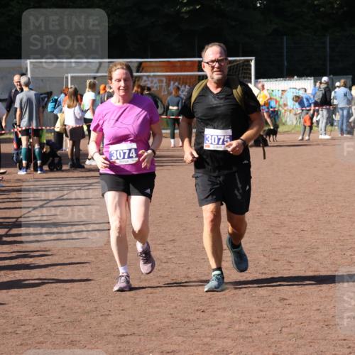 27.09.2026 - 35. Volkslauf durch das schöne Alstertal Strokosch-Dieckow http://msf.ph/oto/10586232 27.09.2026 11:51:52 Ziel 1527, 3074, 3075 meine-sportfotos.de