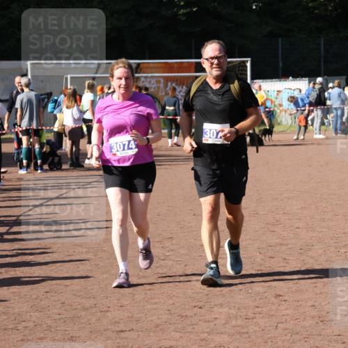 27.09.2026 - 35. Volkslauf durch das schöne Alstertal Strokosch-Dieckow http://msf.ph/oto/10586233 27.09.2026 11:51:52 Ziel 1527, 3074, 3075 meine-sportfotos.de