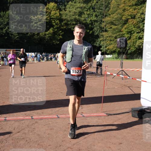 27.09.2026 - 35. Volkslauf durch das schöne Alstertal Strokosch-Dieckow http://msf.ph/oto/10586235 27.09.2026 11:51:50 Ziel 1527, 3074, 3075 meine-sportfotos.de