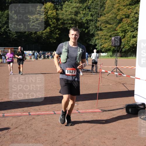 27.09.2026 - 35. Volkslauf durch das schöne Alstertal Strokosch-Dieckow http://msf.ph/oto/10586236 27.09.2026 11:51:50 Ziel 1527, 3074, 3075 meine-sportfotos.de