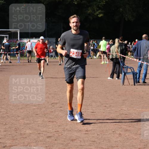27.09.2026 - 35. Volkslauf durch das schöne Alstertal Strokosch-Dieckow http://msf.ph/oto/10586237 27.09.2026 12:12:27 Ziel 1606, 2349 meine-sportfotos.de