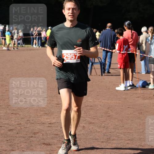 27.09.2026 - 35. Volkslauf durch das schöne Alstertal Strokosch-Dieckow http://msf.ph/oto/10586249 27.09.2026 12:11:57 Ziel 1618, 2957 meine-sportfotos.de