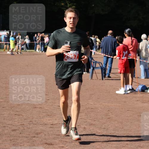 27.09.2026 - 35. Volkslauf durch das schöne Alstertal Strokosch-Dieckow http://msf.ph/oto/10586254 27.09.2026 12:11:57 Ziel 1618, 2957 meine-sportfotos.de