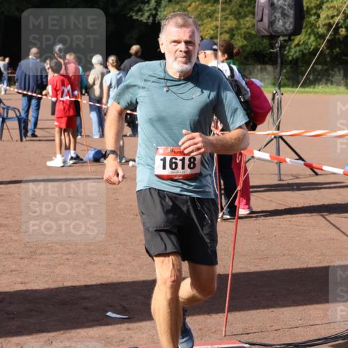 27.09.2026 - 35. Volkslauf durch das schöne Alstertal Strokosch-Dieckow http://msf.ph/oto/10586258 27.09.2026 12:11:55 Ziel 1595, 1618, 2957 meine-sportfotos.de