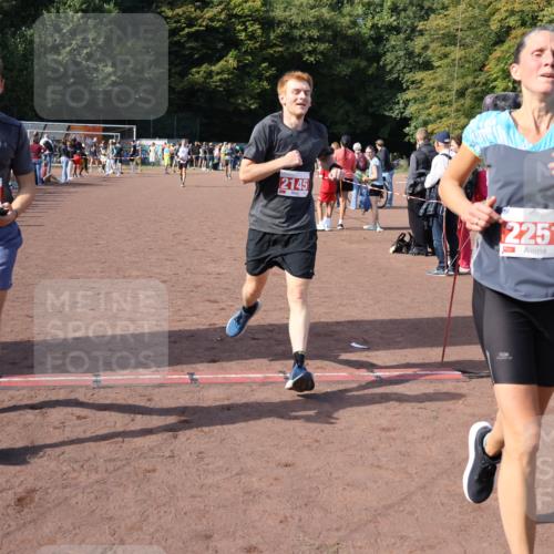 27.09.2026 - 35. Volkslauf durch das schöne Alstertal Strokosch-Dieckow http://msf.ph/oto/10586270 27.09.2026 12:11:40 Ziel 2081, 2145, 2251, 2490 meine-sportfotos.de
