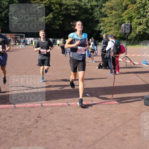 27.09.2026 - 35. Volkslauf durch das schöne Alstertal Strokosch-Dieckow http://msf.ph/oto/10586275 27.09.2026 12:11:39 Ziel 1597, 2081, 2145, 2251, 2490 meine-sportfotos.de