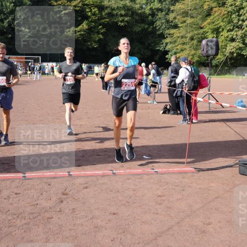 27.09.2026 - 35. Volkslauf durch das schöne Alstertal Strokosch-Dieckow http://msf.ph/oto/10586277 27.09.2026 12:11:39 Ziel 1597, 2081, 2145, 2251, 2490 meine-sportfotos.de