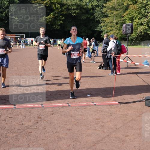 27.09.2026 - 35. Volkslauf durch das schöne Alstertal Strokosch-Dieckow http://msf.ph/oto/10586278 27.09.2026 12:11:39 Ziel 1597, 2081, 2145, 2251, 2490 meine-sportfotos.de