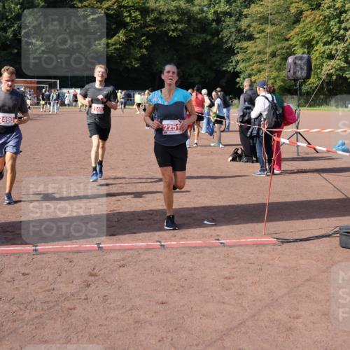 27.09.2026 - 35. Volkslauf durch das schöne Alstertal Strokosch-Dieckow http://msf.ph/oto/10586279 27.09.2026 12:11:39 Ziel 1597, 2081, 2145, 2251, 2490 meine-sportfotos.de