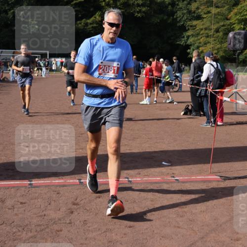 27.09.2026 - 35. Volkslauf durch das schöne Alstertal Strokosch-Dieckow http://msf.ph/oto/10586283 27.09.2026 12:11:37 Ziel 1597, 2081, 2145, 2251, 2490 meine-sportfotos.de