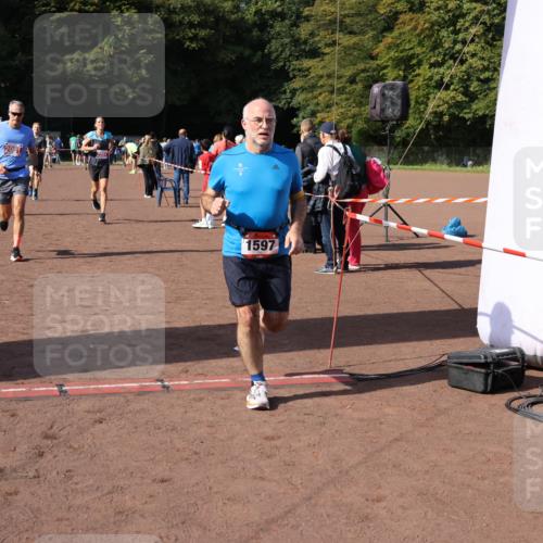 27.09.2026 - 35. Volkslauf durch das schöne Alstertal Strokosch-Dieckow http://msf.ph/oto/10586292 27.09.2026 12:11:35 Ziel 1051, 1597, 2081, 2145, 2251, 2490 meine-sportfotos.de